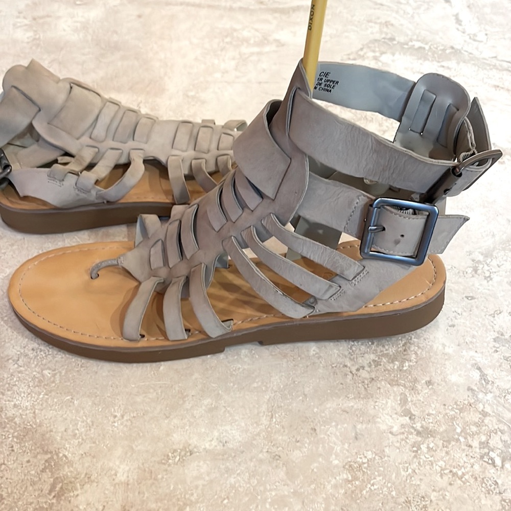 LUXURY REBEL Light Grey Leather Gladiator Sandals size 10M/41